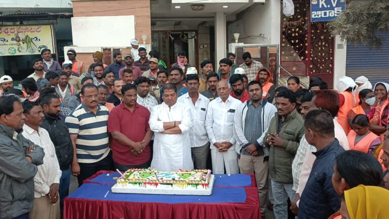 ప్రీ క్రిస్మస్ వేడుకల్లో పాల్గొన్న ఎమ్మెల్యే నన్నపునేని నరేందర్