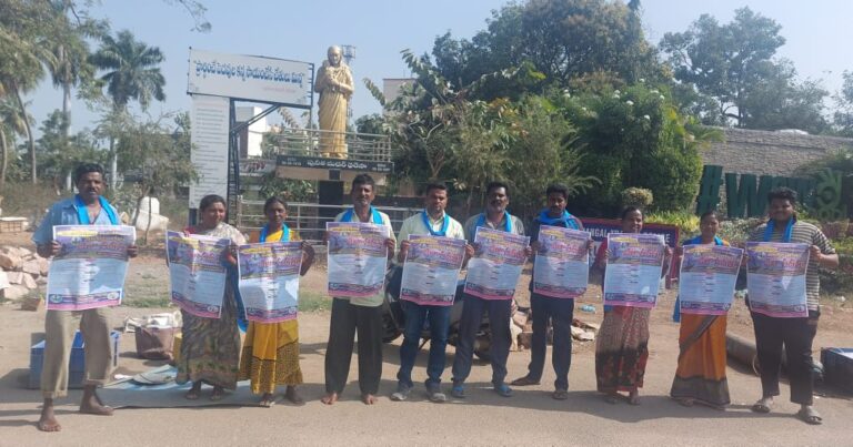 ఫాతిమా చేపల అడ్డా వద్ద ఉన్న ప్రభుత్వ స్థలంలో చేపల మార్కెట్ను నిర్మించాలి.