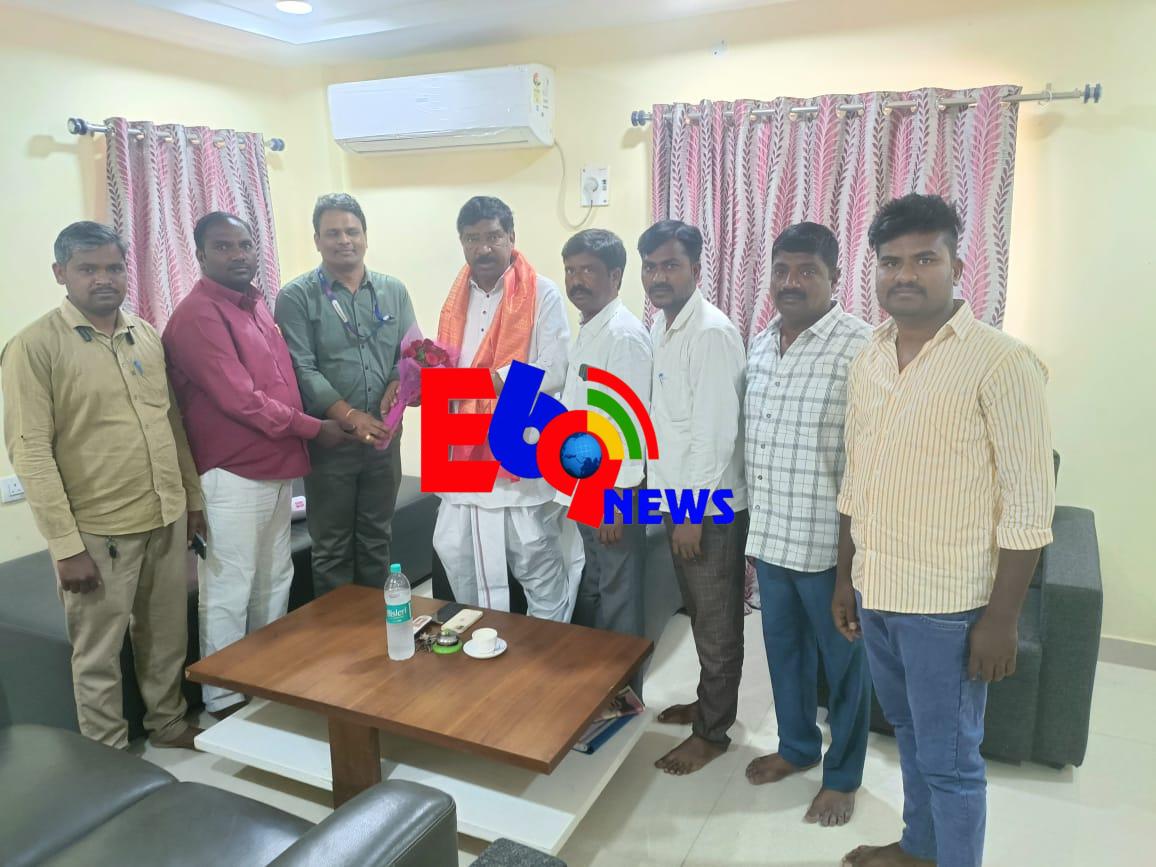 ఘనపూర్ స్టేషన్ SBI బ్రాంచ్ కి నూతనంగా వచ్చిన ఫీల్డ్ ఆఫీసర్