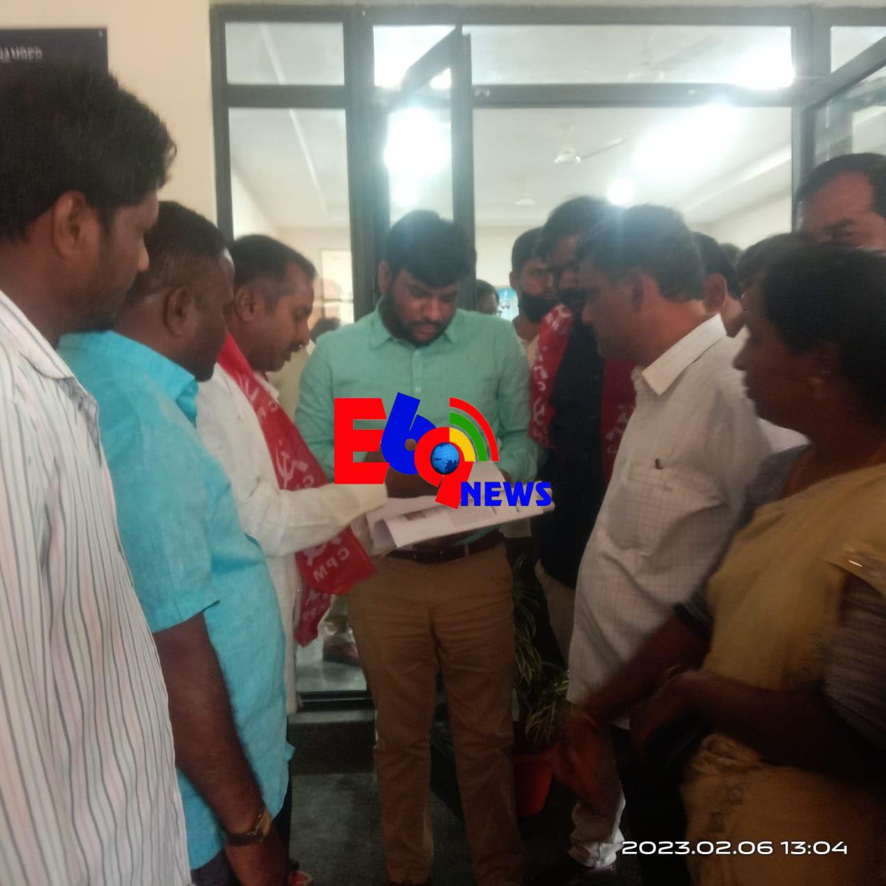 పట్టణంలో పేరుకుపోయిన అధివృద్ది పనులను, ప్రజల మౌలిక సమస్యలు పరిష్కరించాలి