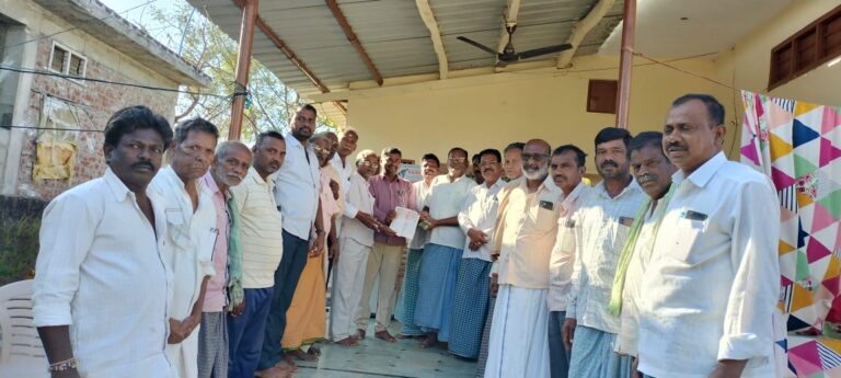 గ్రామ పంచాయతీ భవనం నిర్మాణానికి స్థలం విరాళంగా ఇచ్చిన సర్పంచ్