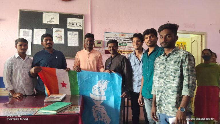 శ్రీ చైతన్య పాఠశాల NSUI ఆధ్వర్యంలో బంద్.