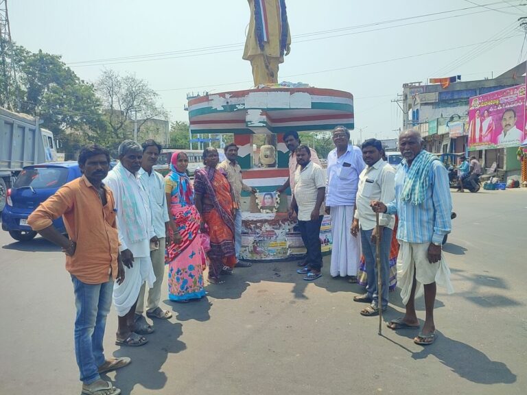 స్త్రీల విద్యాభివృద్ధి కోసం కృషిచేసిన- సావిత్రిబాయి పూలే
