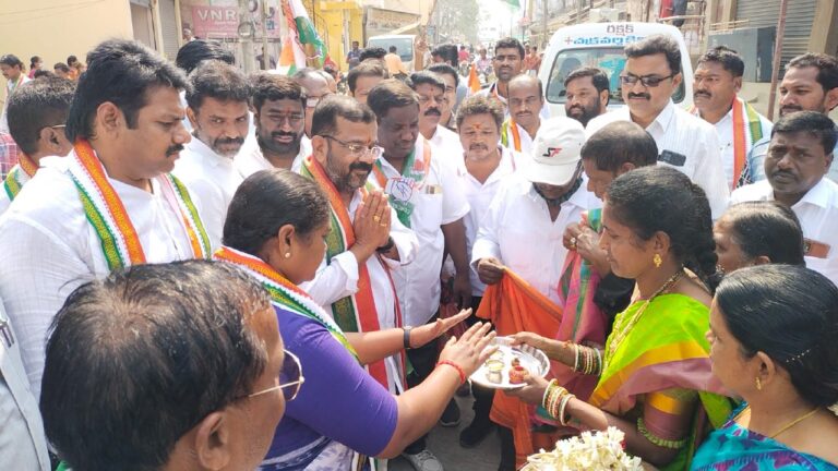 తెలంగాణ ఇచ్చిన కాంగ్రెస్ పార్టీకి ఒక్క అవకాశం ఇవ్వండి