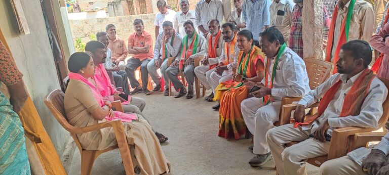 సర్పంచ్ నవ్యను పరామర్శించిన-బొజ్జపల్లి సుభాష్