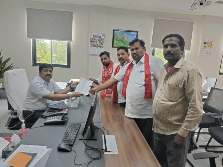 ఐకెపి ధాన్యపు కొనుగోలు కేంద్రాలలో హమాలి రేట్ల పట్టిక ఏర్పాటు చేయాలి