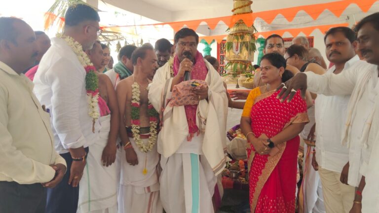 బండగుట్ట లక్ష్మినరసింహా స్వామి వారి విగ్రహ ప్రతిస్థాపన కార్యక్రమంలో పాల్గొన్న…ఎమ్మెల్యే డా.రాజయ్య