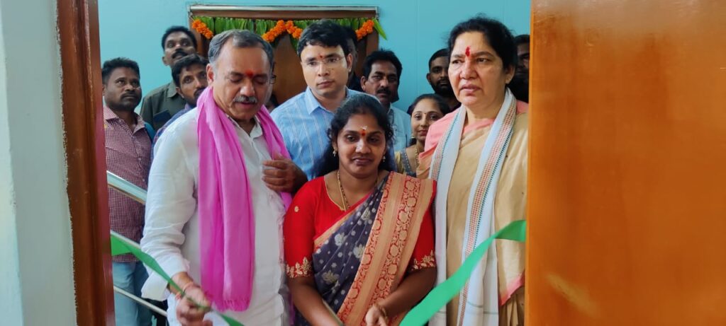 సఖీ కేంద్రన్ని ప్రారంభించిన మంత్రి సత్యవతి రాథోడ్