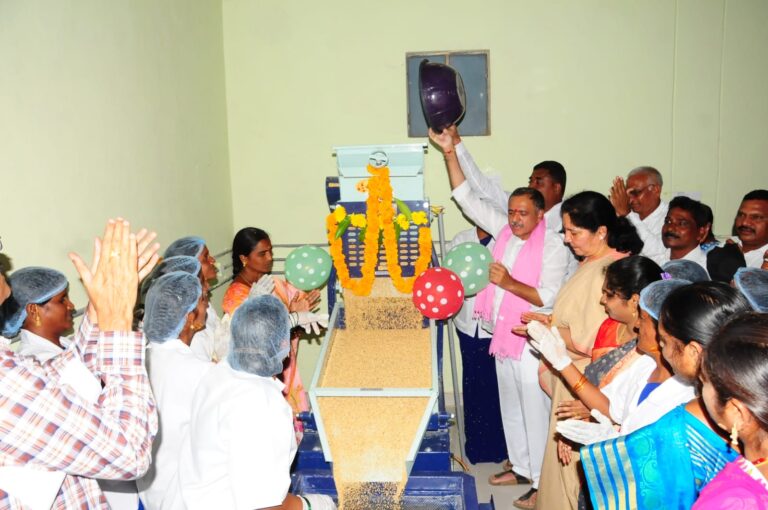చిరుధాన్యాల ప్రాసెసింగ్ సెంటర్ ని మంత్రితో కలసి ప్రారంభించిన ఎమ్మెల్యే గండ్ర
