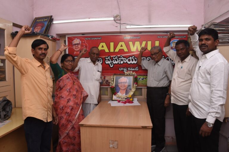 సుందరయ్య స్పూర్తితో పోరాటాలు నిర్వహించండి.