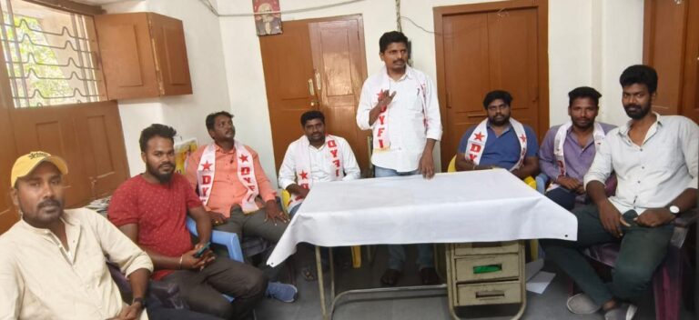ప్రైవేటు విద్యాసంస్థల్లో అధిక ఫీజుల పై నిలదీయాలి