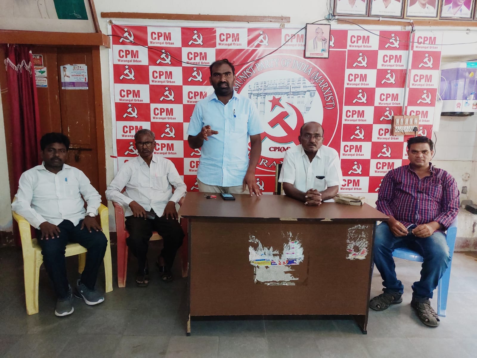 పేదలు వేసుకున్న గుడిసెలను కూల్చడం అన్యాయం.