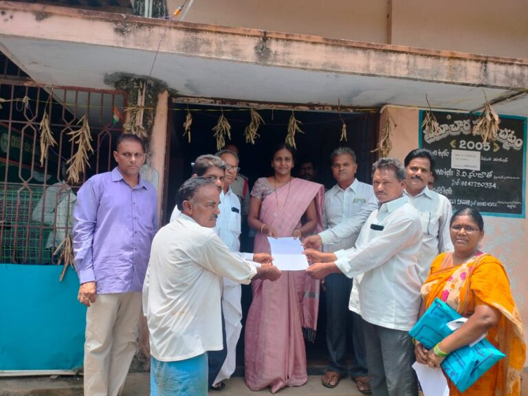 లక్ష రూపాయల రుణమాఫీనీ వెంటనే అమలు చేయాలి