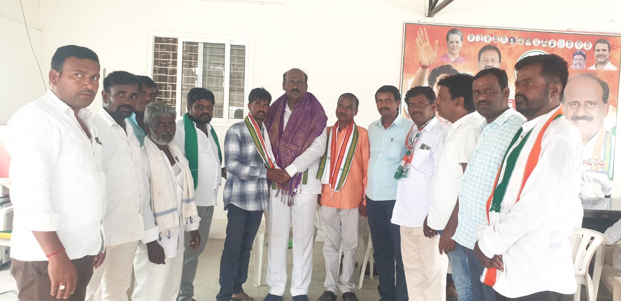 BRS, పార్టీ కి రాజీనామా చేసి కాంగ్రెస్ పార్టీ లో చేరిన నాయకులూ