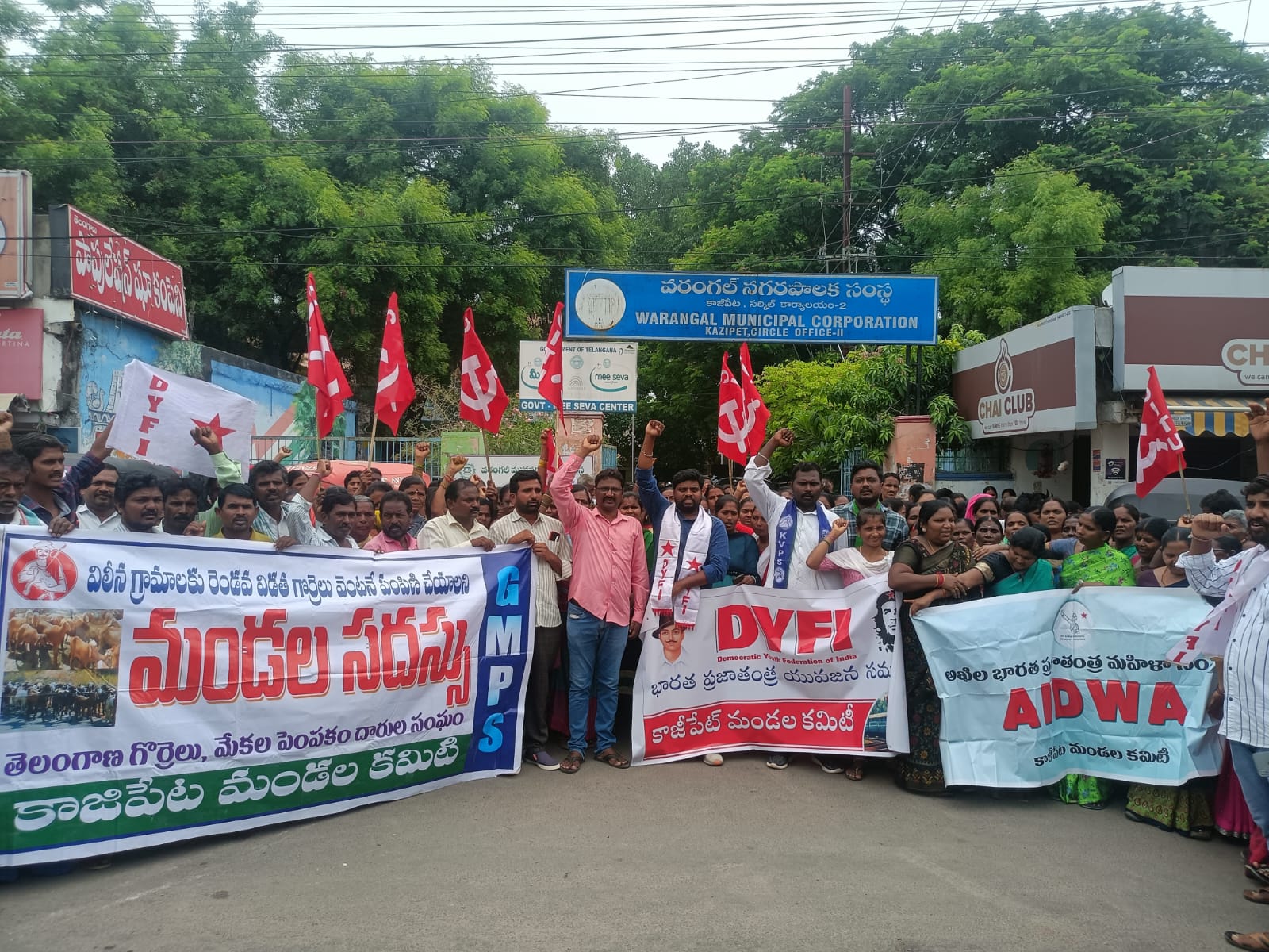 పేదలకు ఇండ్ల స్థలాలు ఇవ్వాలి