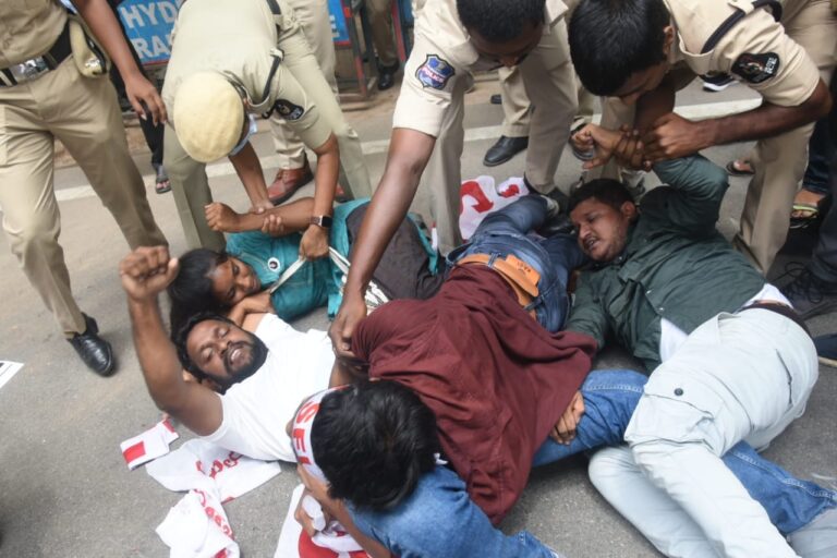 రాష్ట్ర వ్యాప్తంగా విజయవంతమైన జిల్లా కలెక్టరు కార్యాలయాల ముట్టడీలు ,పలు జిల్లాలోని పోలీసులు అత్యుహ్సం