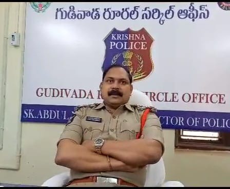 గుడివాడ రూరల్ పోలీస్ సర్కిల్ కార్యాలయం పై ఏసీబీ దాడులు..