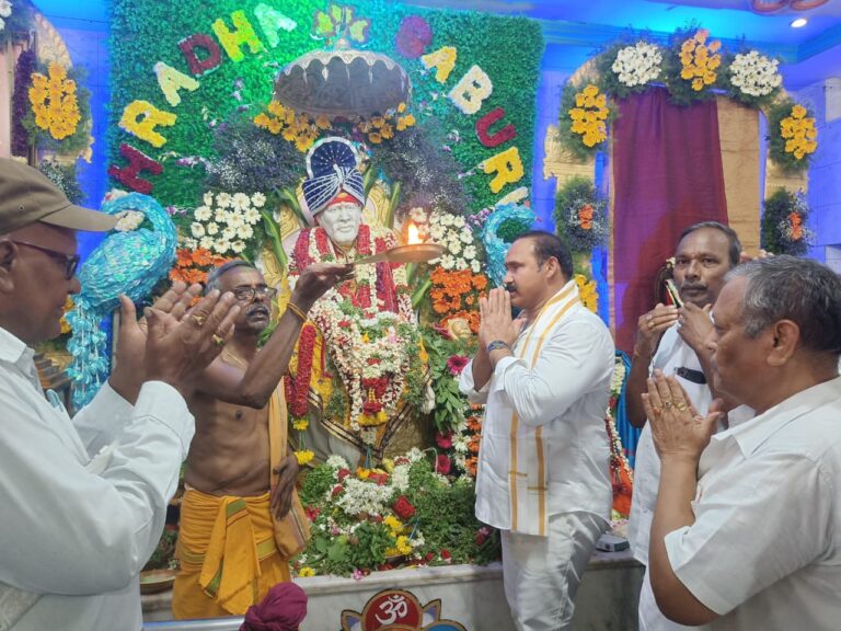 షిరిడి సాయి బాబా ఆశీస్సులతో ప్రజలంతా సుభిక్షంగా ఉండాలి