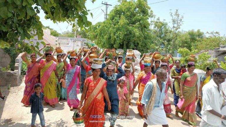 అంగరంగ వైభవంగా కనకదుర్గమ్మ కు బోనాలు