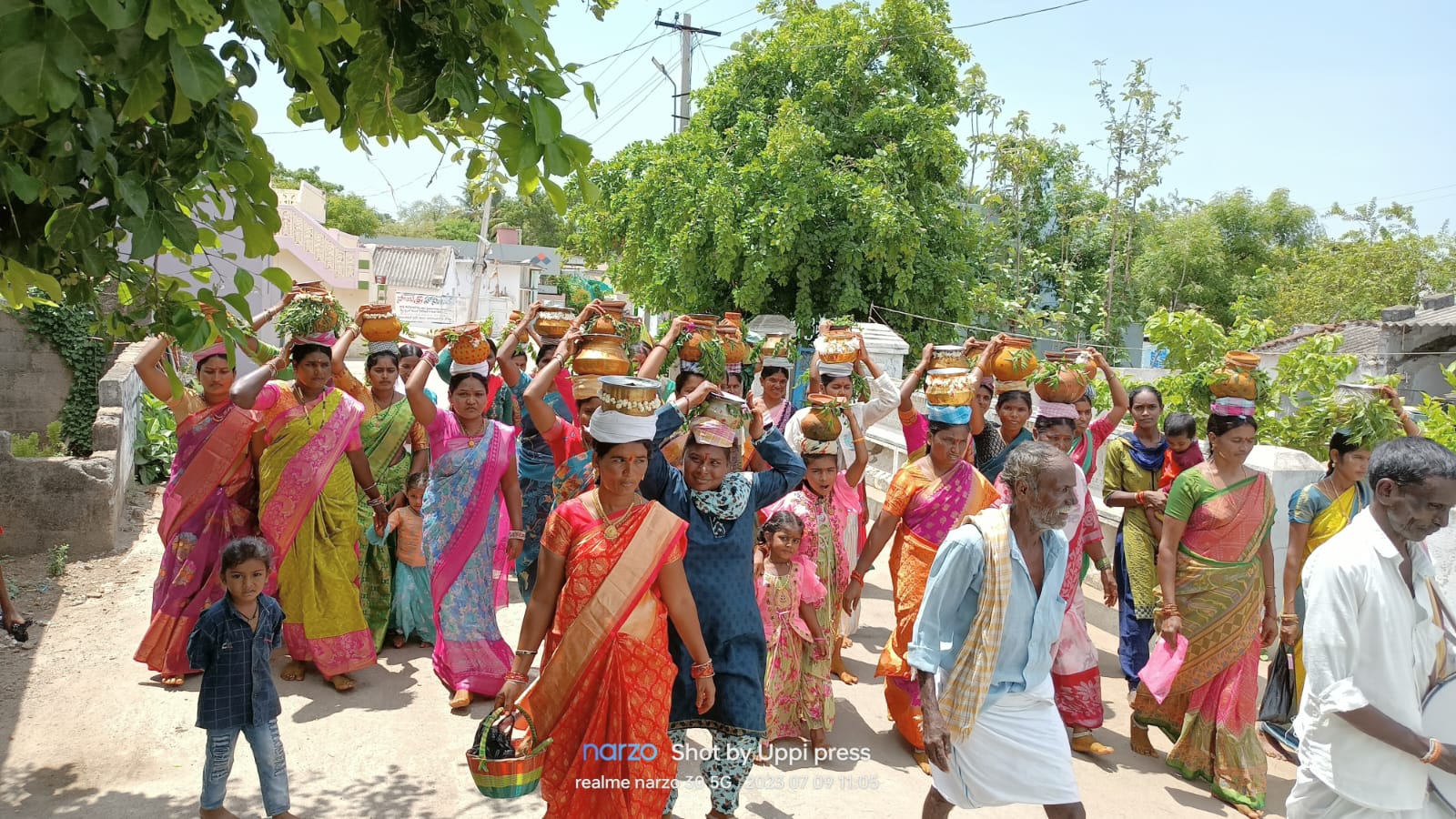 అంగరంగ వైభవంగా కనకదుర్గమ్మ కు బోనాలు