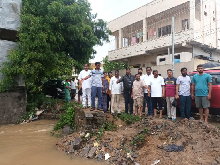 భారీ వర్షాల నేపథ్యంలో ప్రజలు అప్రమత్తంగా ఉండాలి