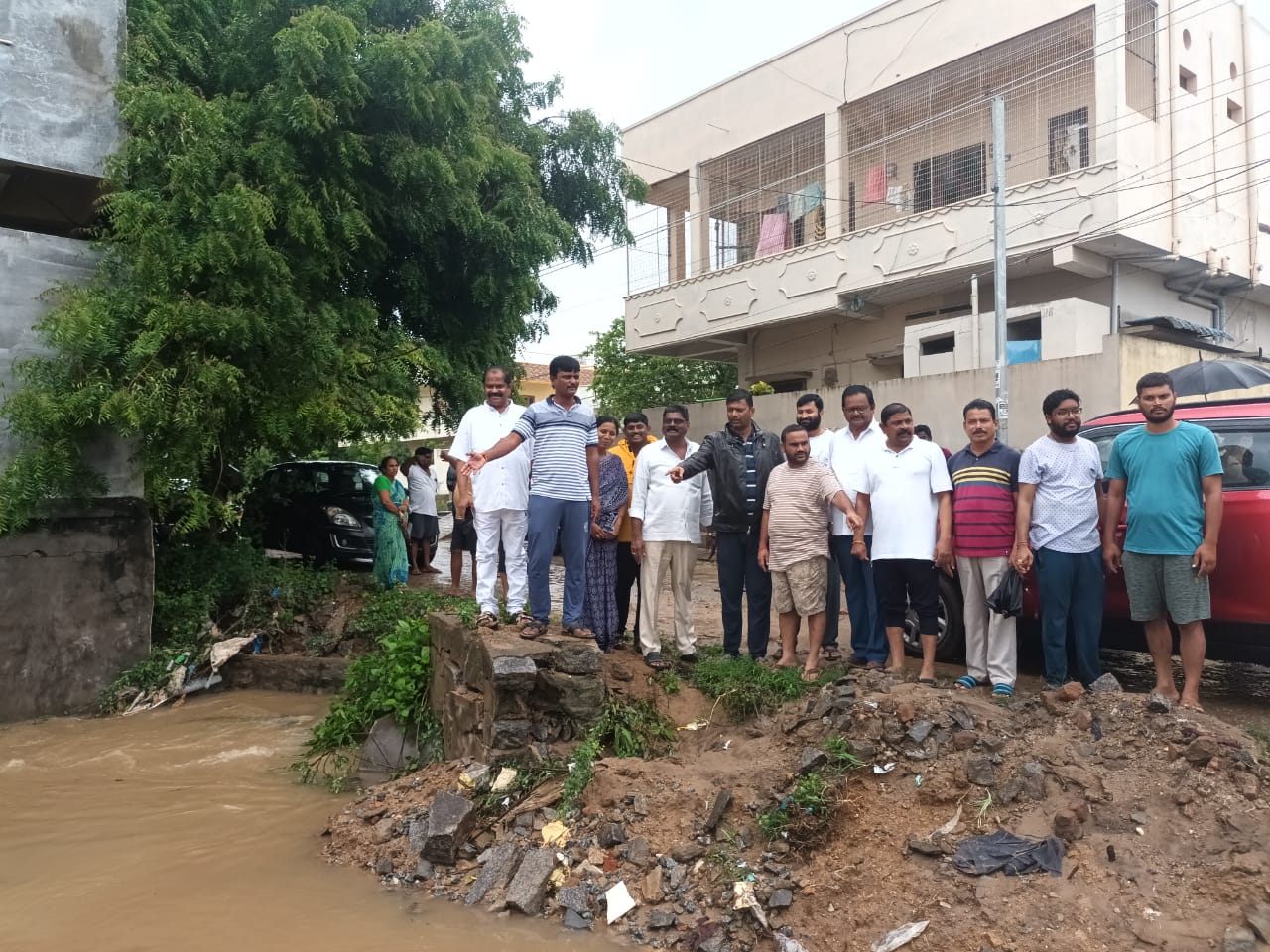 భారీ వర్షాల నేపథ్యంలో ప్రజలు అప్రమత్తంగా ఉండాలి