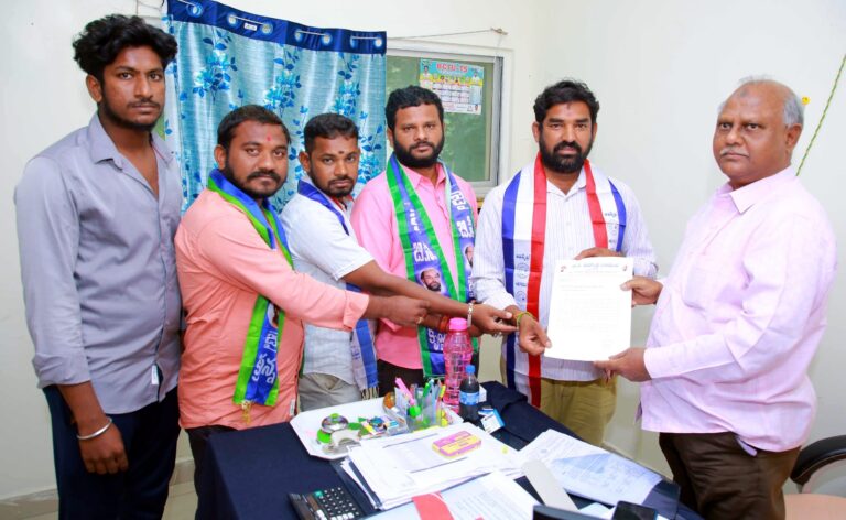 అడ్మిషన్లకు ఆన్లైన్ విధానాన్ని ఎత్తివేయాలి