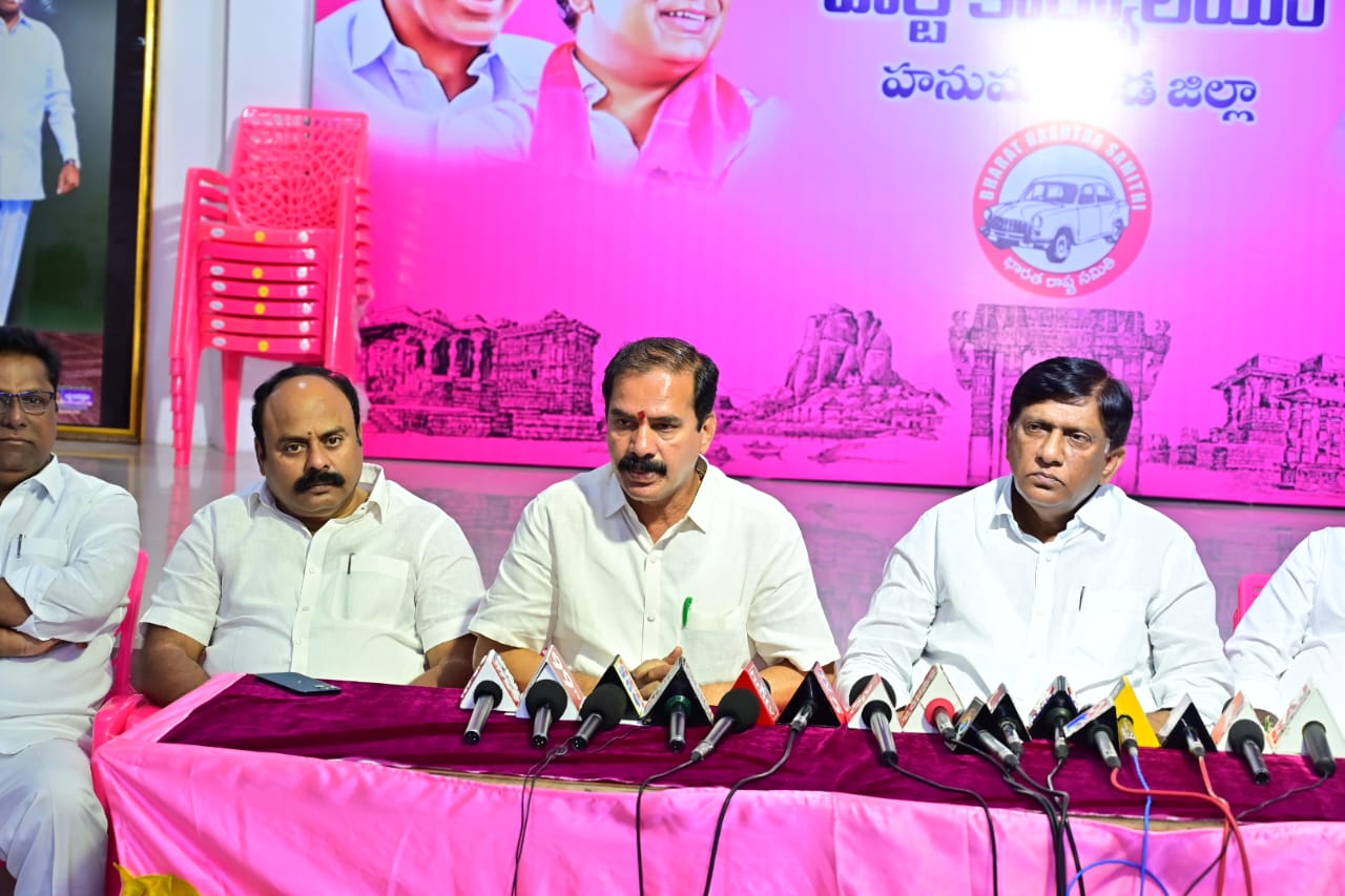 ఆహారం,మంచి నీళ్లు ఇతర నిత్యఅవసర వస్తువులు సరఫరా