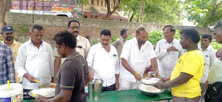 అన్నదానాన్ని ప్రారంభించిన ఎంపీపీ దొడ్డ