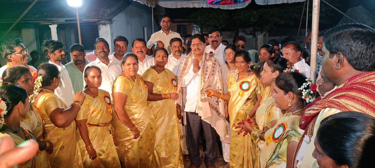 గ్రామీణ కళలను ఆదరించాలి