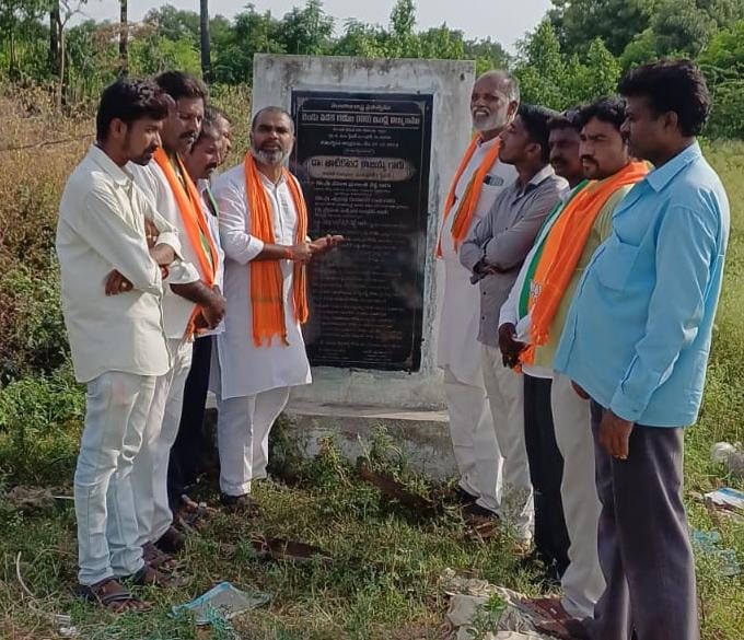 బేస్‌మెంట్‌ కే పరిమితమైన డబుల్ బెడ్ రూం ఇండ్లు