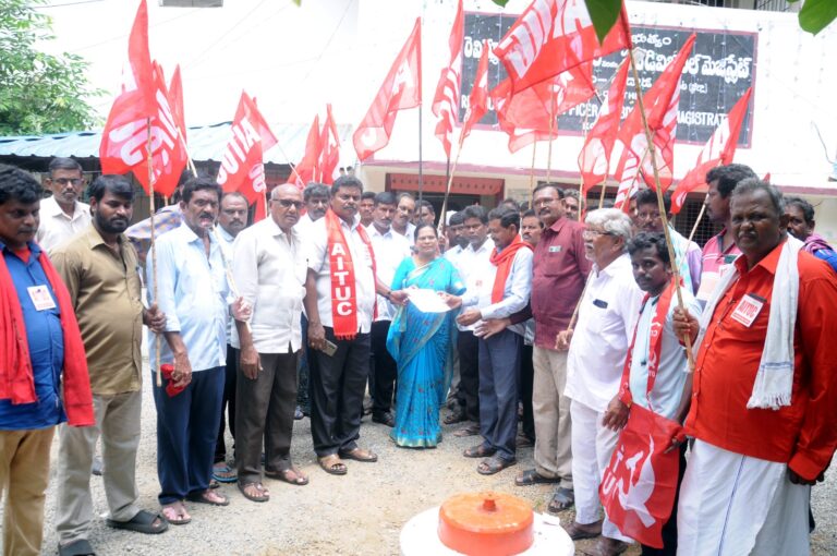కార్మిక వ్యతిరేకి నరేంద్ర మోడీని సాగనంపుదాం