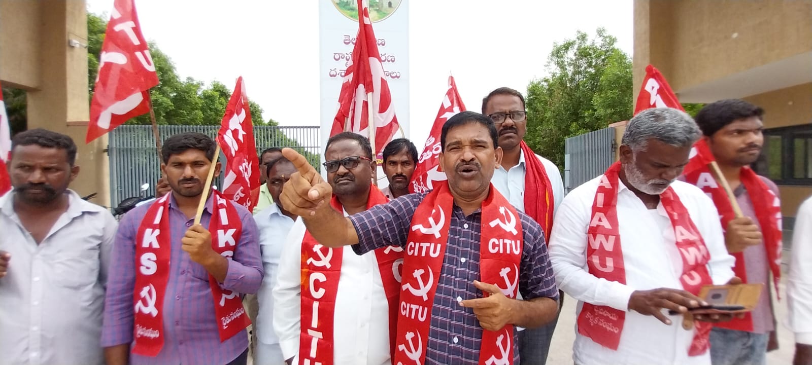 కేంద్ర బిజెపి ప్రజావ్యతిరేక విధానాలపై ఉద్యమించాలి