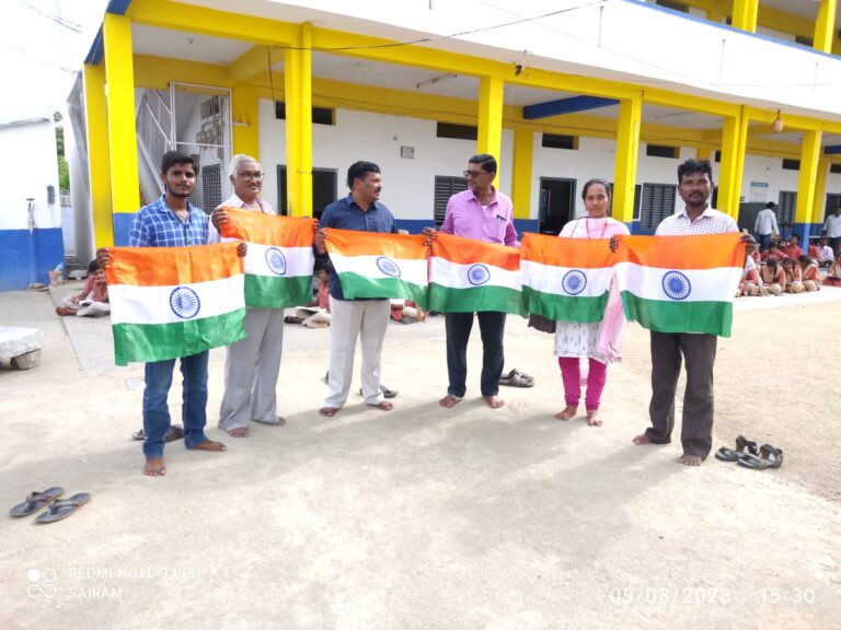 జాతీయ జెండా విక్రయాలను సద్వినియోగం చేసుకోవాలి