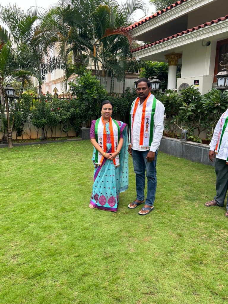 కాంగ్రెస్ పార్టీలో చేరిన మాజీ ఉపసర్పంచ్