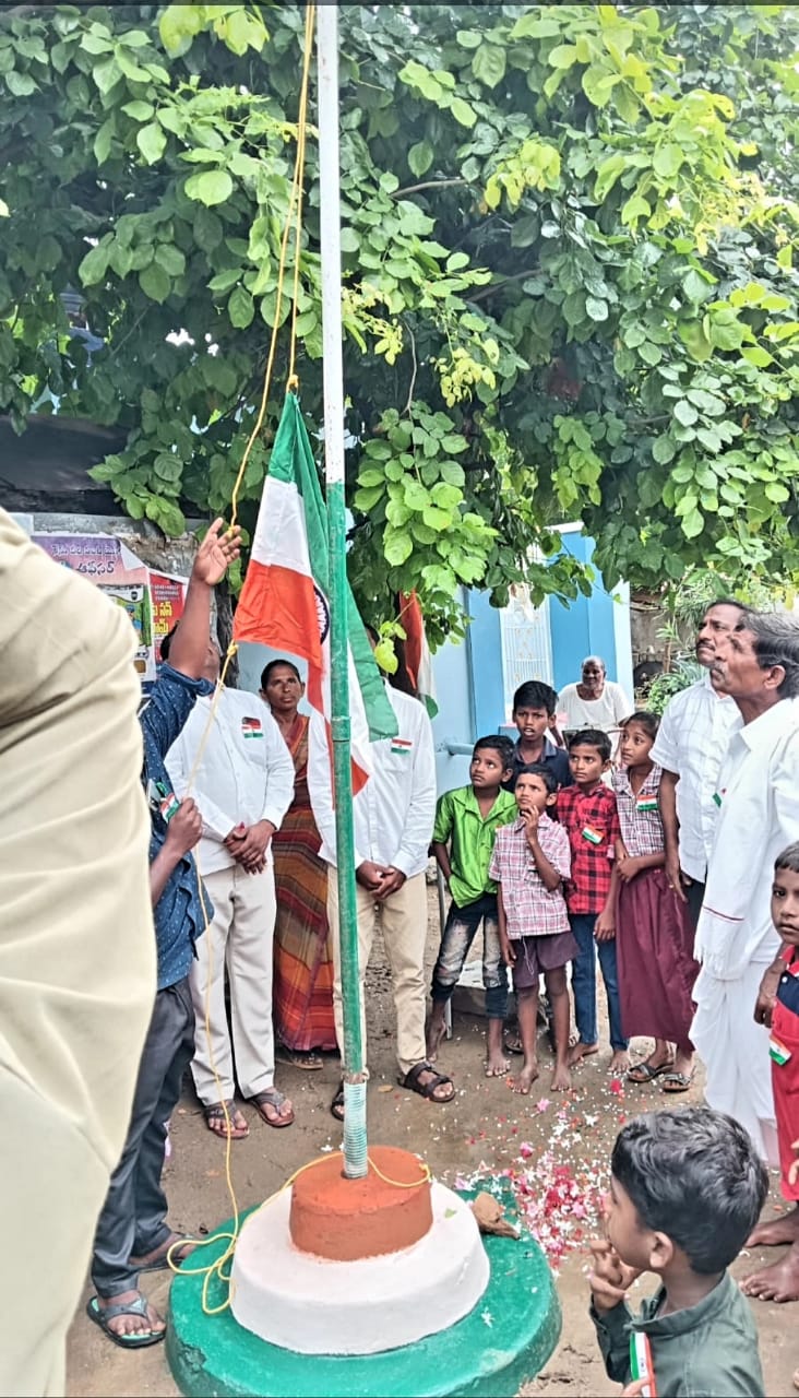 జాతీయ జెండా కు ఘోర అవమానం