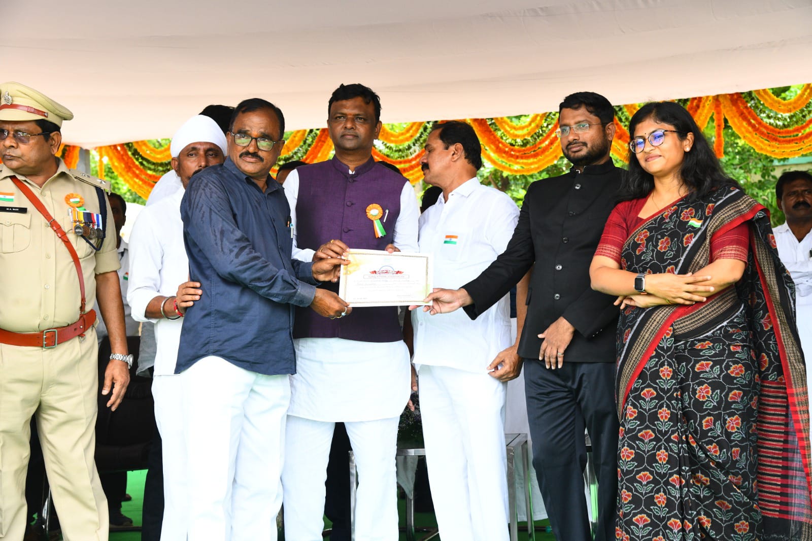 మున్సిపల్ ఉద్యోగులకు ఉత్తమ సేవా అవార్డు
