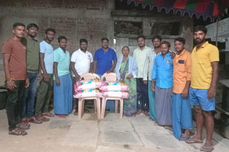 మృతుని కుటుంబాని క్వింటా బియ్యం అందజేత