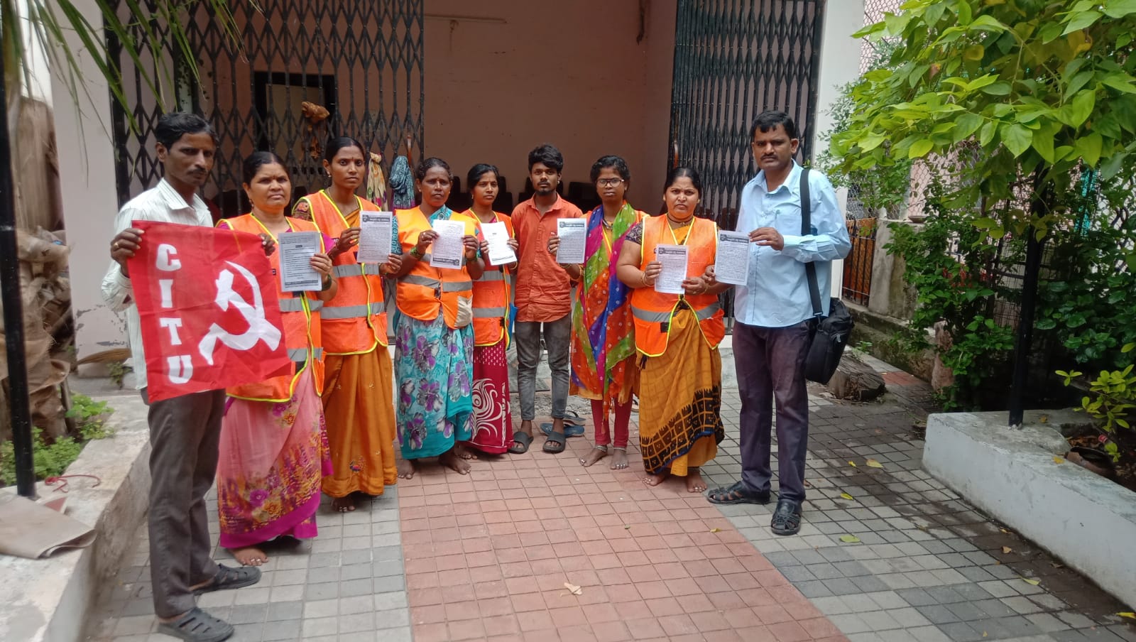 కాంట్రాక్ట్ కార్మికులను పర్మినెంట్ చేయాలి