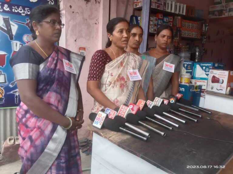 ఎగువ కులాల వారిని సామాజిక బహిష్కరణ చేయండి