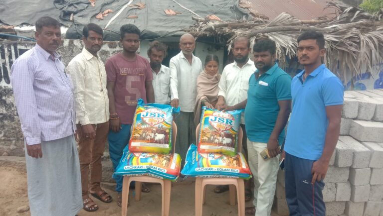 ఆటో యూనియన్ తరుపున క్వింటా బియ్యం అందజేత