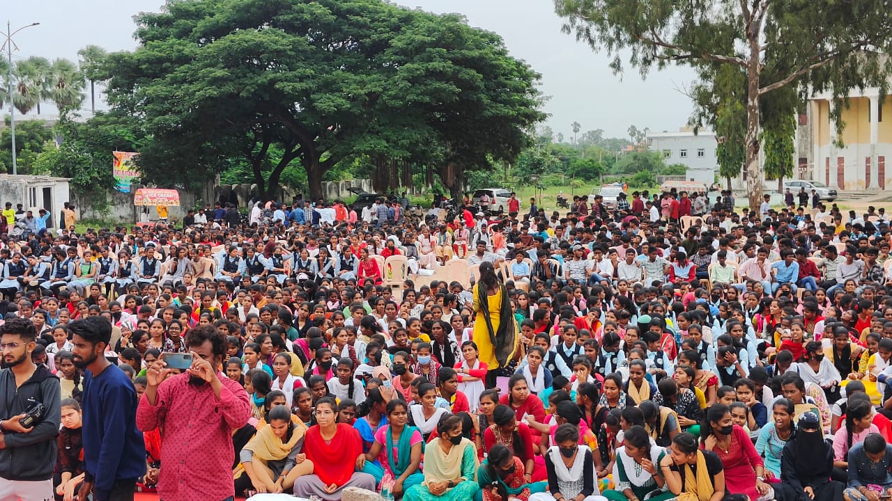 విద్యార్థి జేఏసీ ఆధ్వర్యంలో విద్యార్థి యువ గర్జన