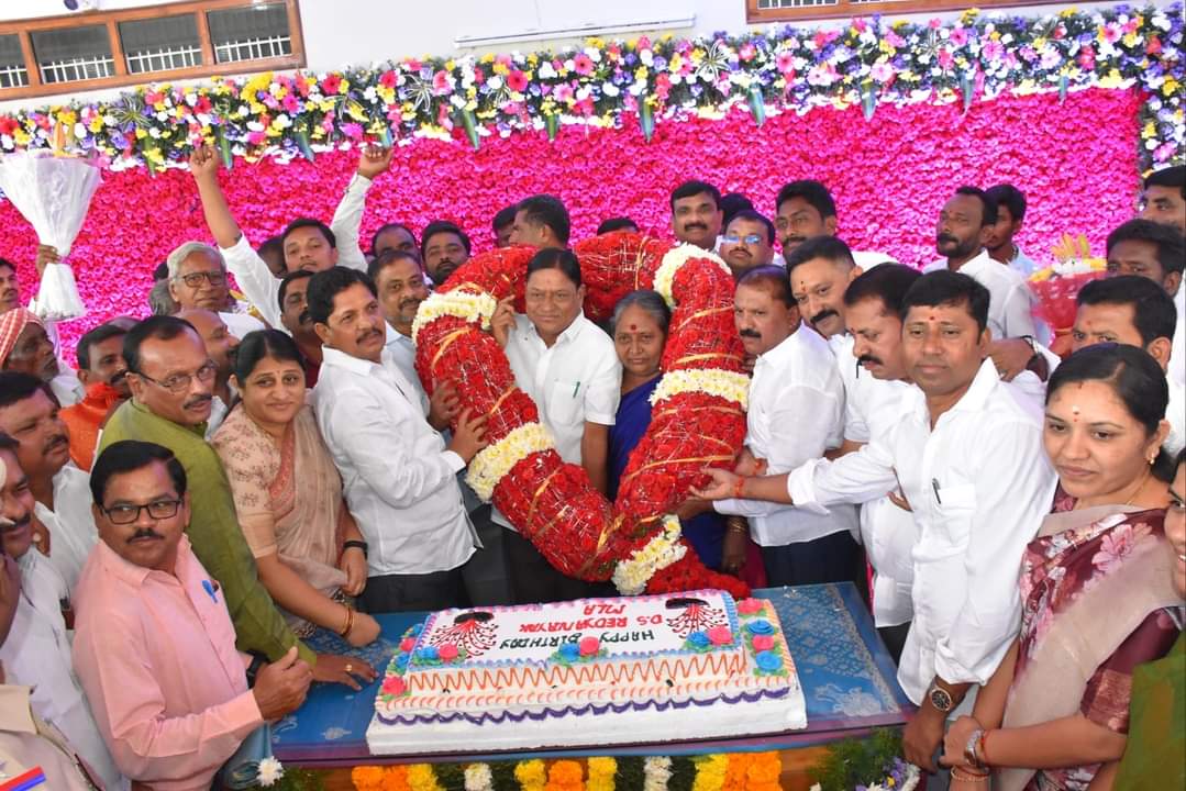ఎమ్మెల్యే డీఎస్ రెడ్యా నాయక్ జన్మదినోత్సవ వేడుకలు