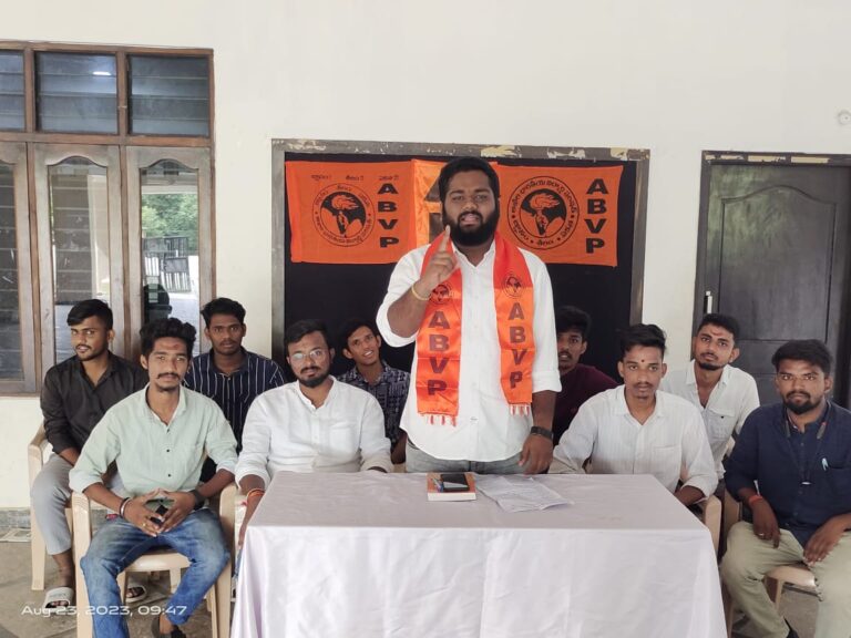 టికెట్ల పంపకాల మీద ఉన్న శ్రద్ధ విద్యారంగ సమస్యల పరిష్కరించడంలో లేదు