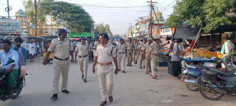 ట్రాఫిక్ ఆంక్షలు పాటించండి-డిఎస్పి నరసింగప్ప