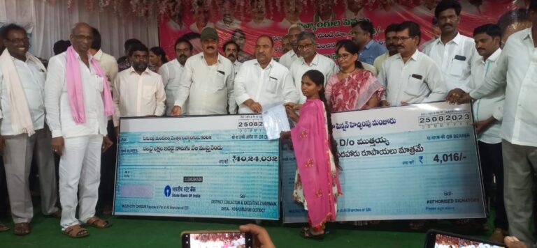 దివ్యాంగుల పాలిట దేవుడు సీఎం కేసీఆర్‌