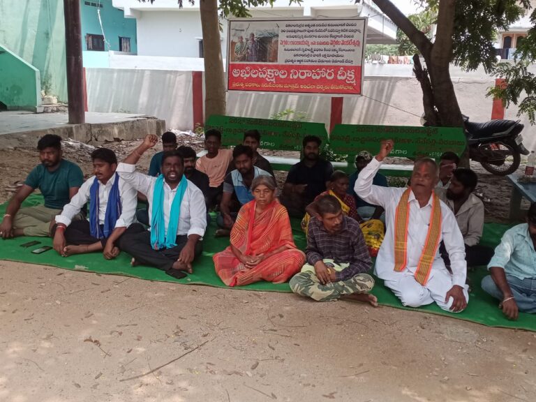 నిరుపేద కుటుంబం కోసం నిరాహారదీక్ష