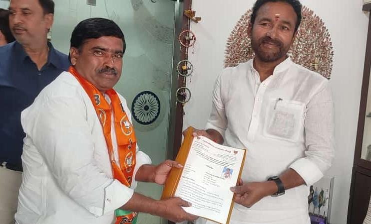 స్టేషన్ ఘనపూర్ బిజేపి టికెట్ తనకే కేటాయించాలని వినతి పత్రం అందజేసిన-పెరుమాండ్ల వెంకటేష్