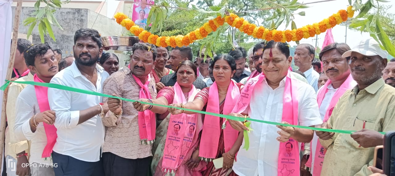 ​పల్లె పల్లె కు చెందిన మన ఎమ్మెల్యే*