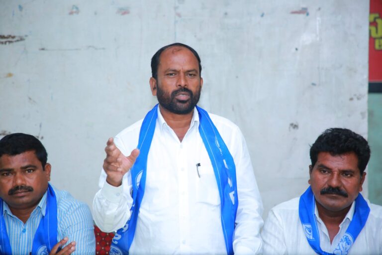 దళితుల ఇండ్లకు 300 యూనిట్లు ఉచిత విద్యుత్తు కై పోరాదుడాం